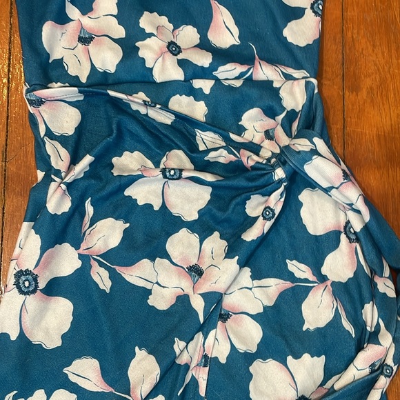 Side wraps floral dress - Picture 2 of 3